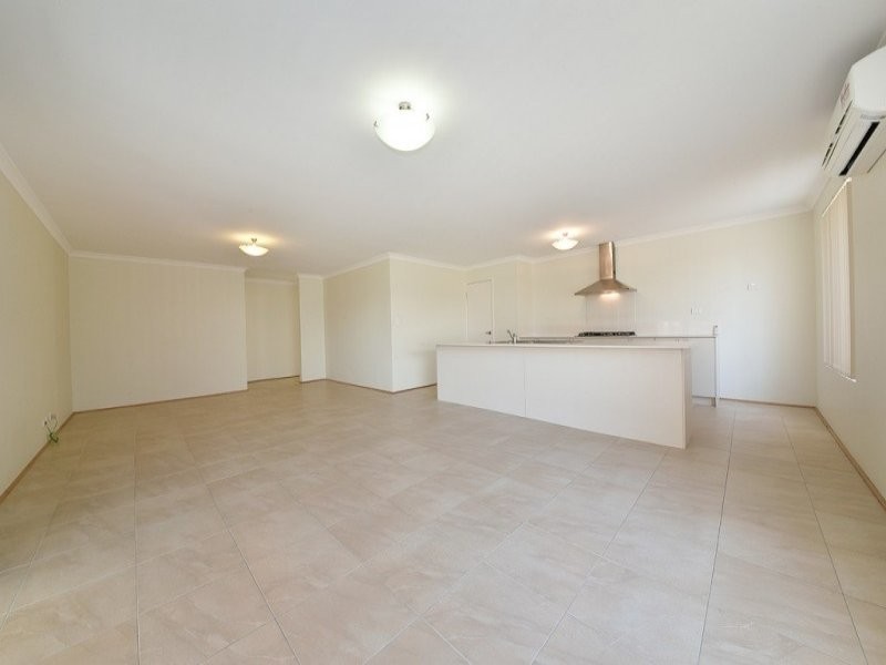 4 Harden Park Trail, Carramar WA 6031