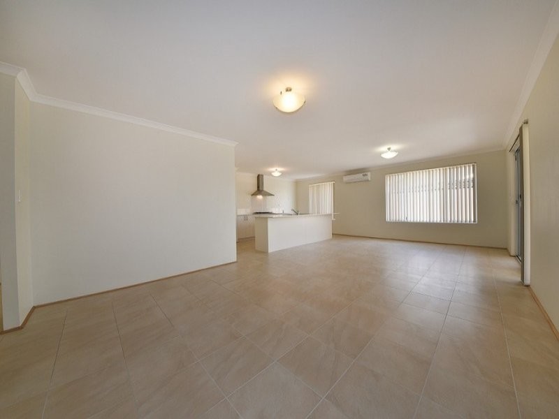 4 Harden Park Trail, Carramar WA 6031