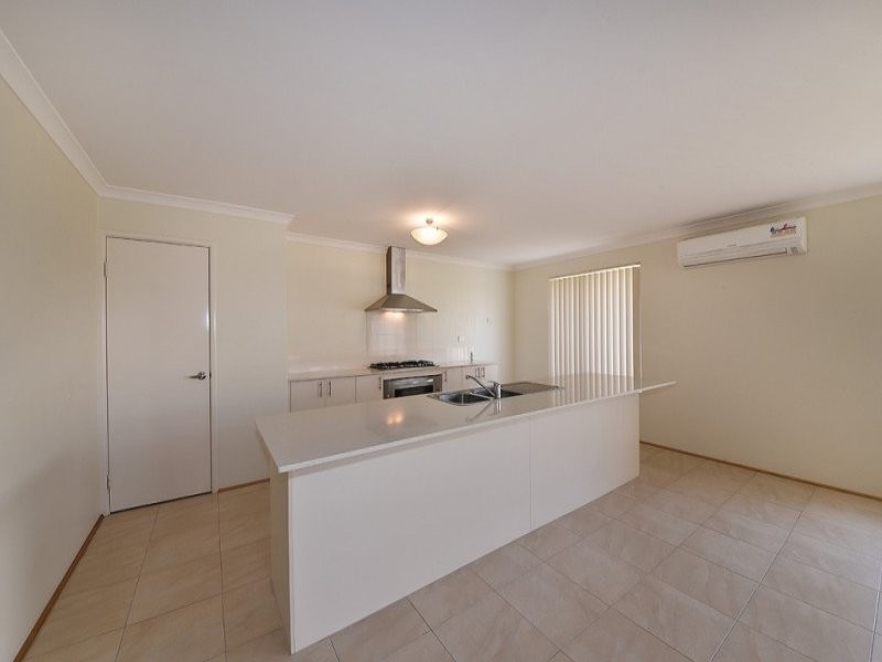 4 Harden Park Trail, Carramar WA 6031