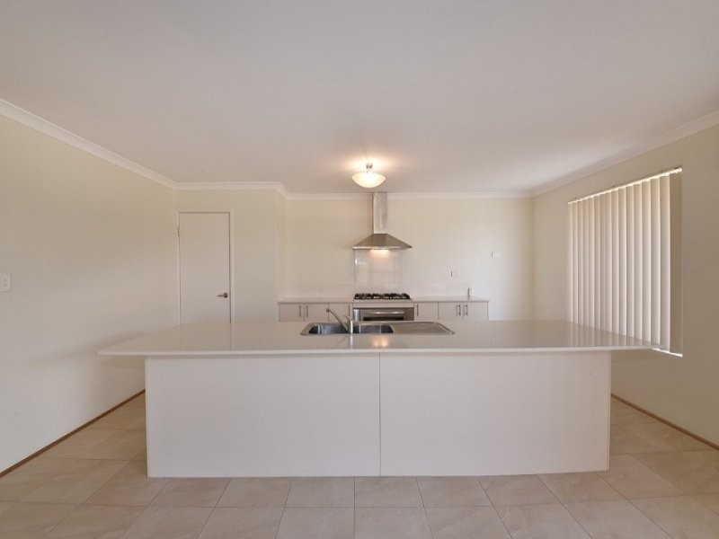 4 Harden Park Trail, Carramar WA 6031