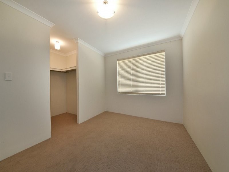 4 Harden Park Trail, Carramar WA 6031