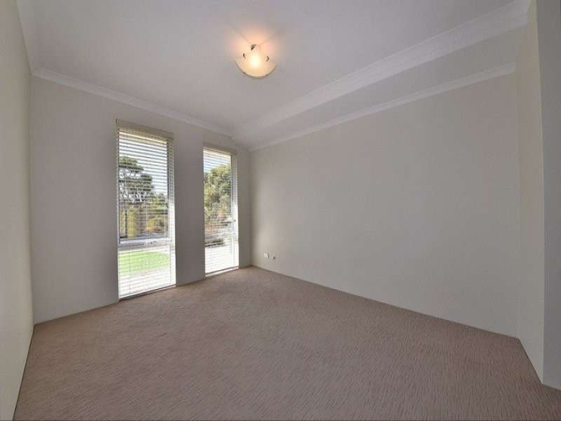 4 Harden Park Trail, Carramar WA 6031