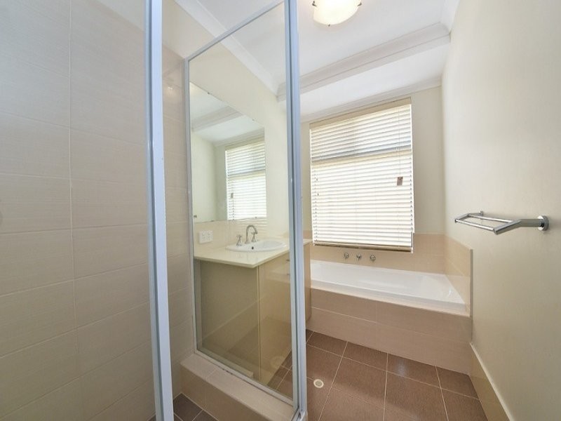 4 Harden Park Trail, Carramar WA 6031