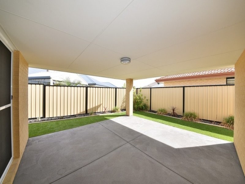 4 Harden Park Trail, Carramar WA 6031