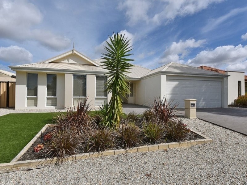 4 Harden Park Trail, Carramar WA 6031