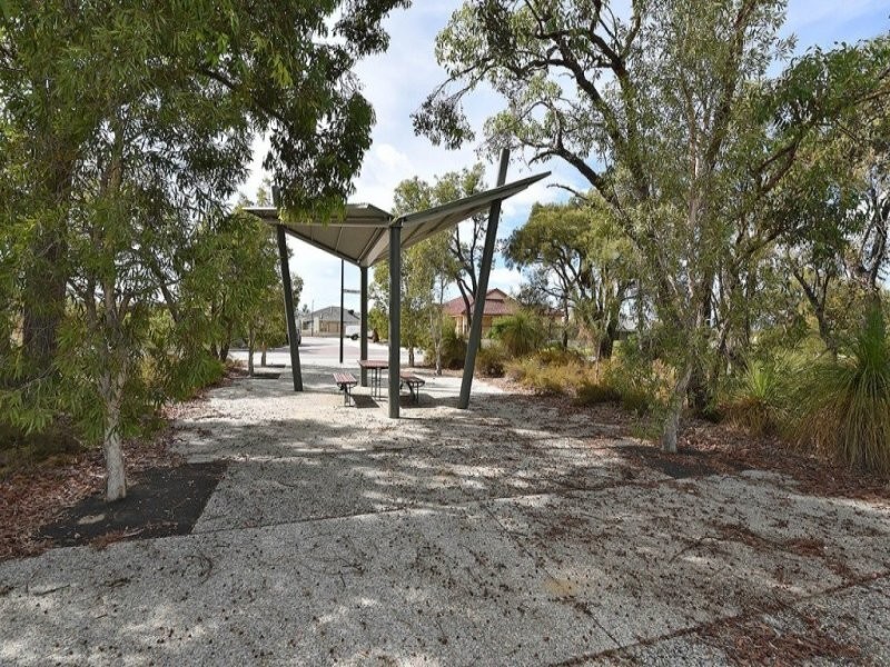 4 Harden Park Trail, Carramar WA 6031