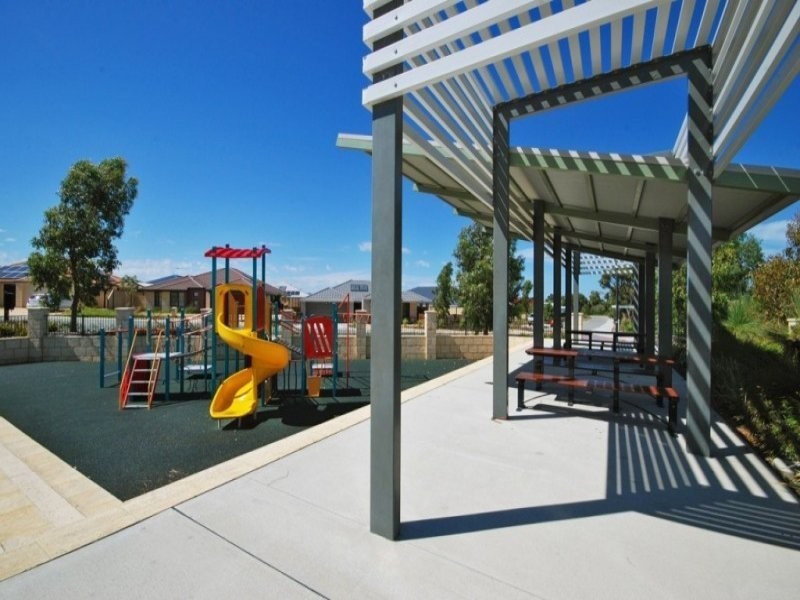 4 Harden Park Trail, Carramar WA 6031