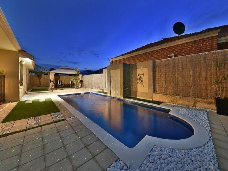 15 Coolidge Gardens, Tapping WA 6065