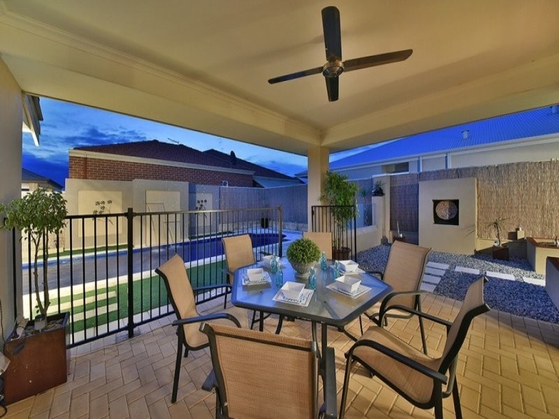 15 Coolidge Gardens, Tapping WA 6065