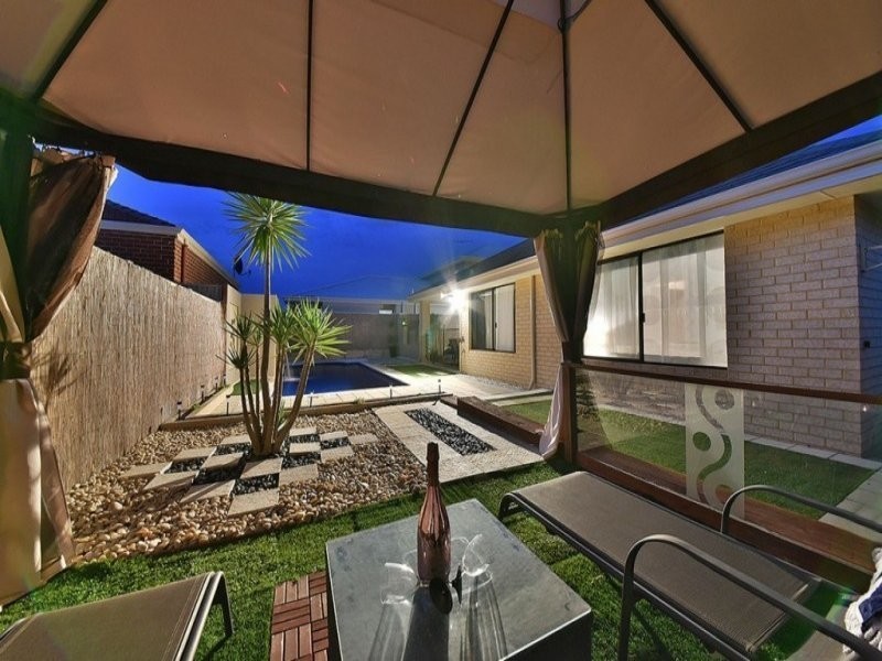 15 Coolidge Gardens, Tapping WA 6065