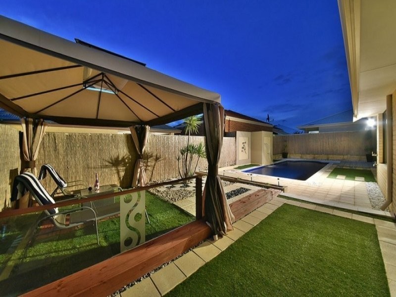 15 Coolidge Gardens, Tapping WA 6065