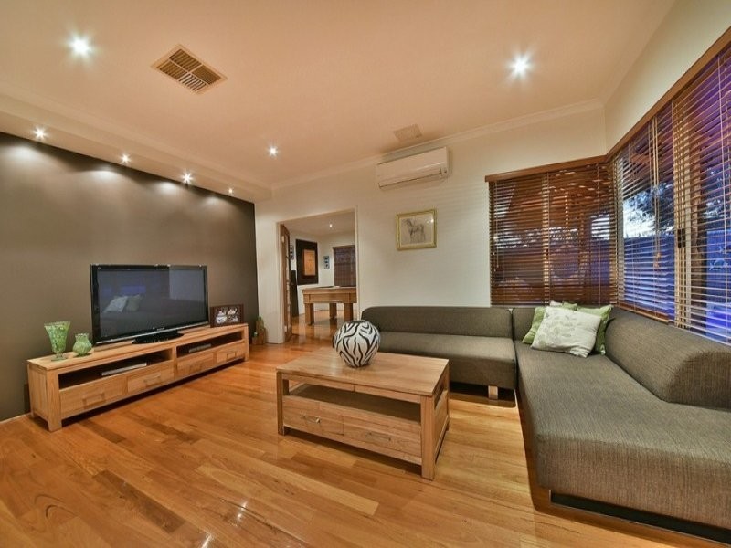 7 Champaigne Drive, Tapping WA 6065