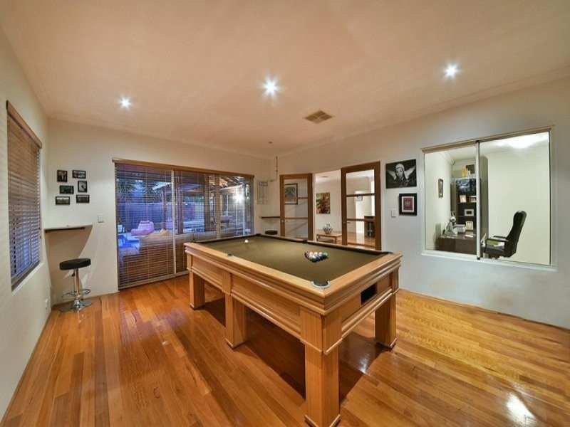 7 Champaigne Drive, Tapping WA 6065