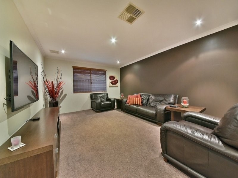 7 Champaigne Drive, Tapping WA 6065