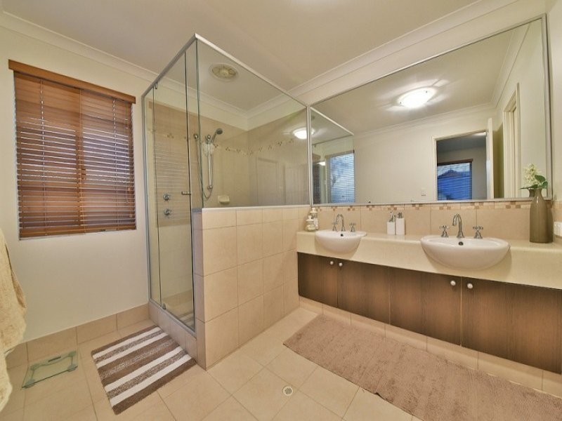 7 Champaigne Drive, Tapping WA 6065