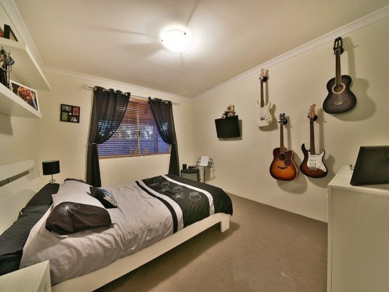 7 Champaigne Drive, Tapping WA 6065