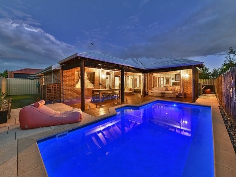7 Champaigne Drive, Tapping WA 6065