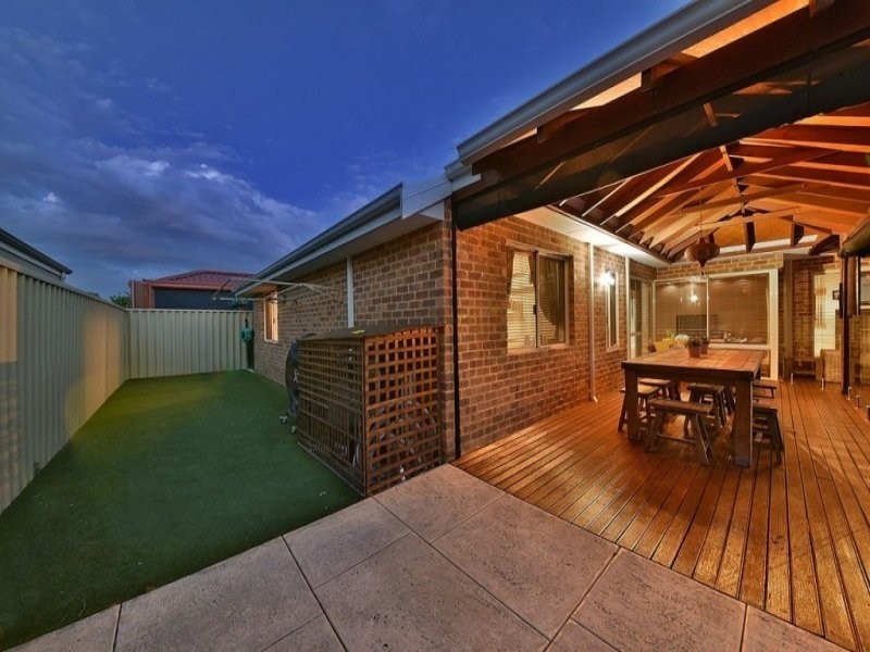 7 Champaigne Drive, Tapping WA 6065