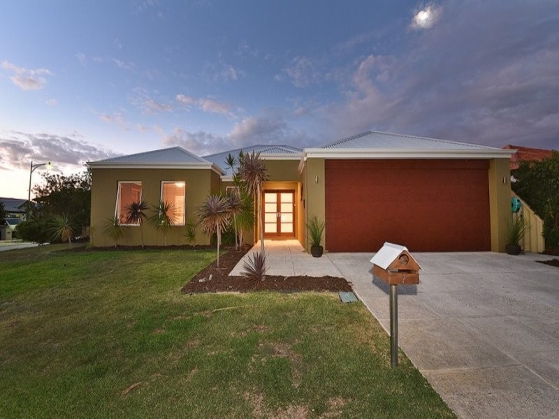 7 Champaigne Drive, Tapping WA 6065