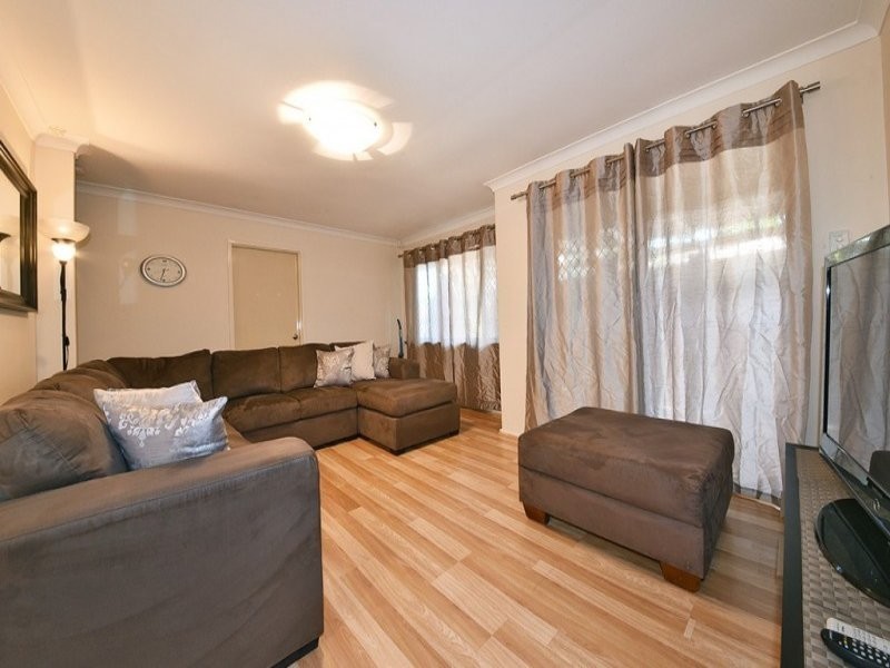 8 Towerhill Road, Alexander Heights WA 6064