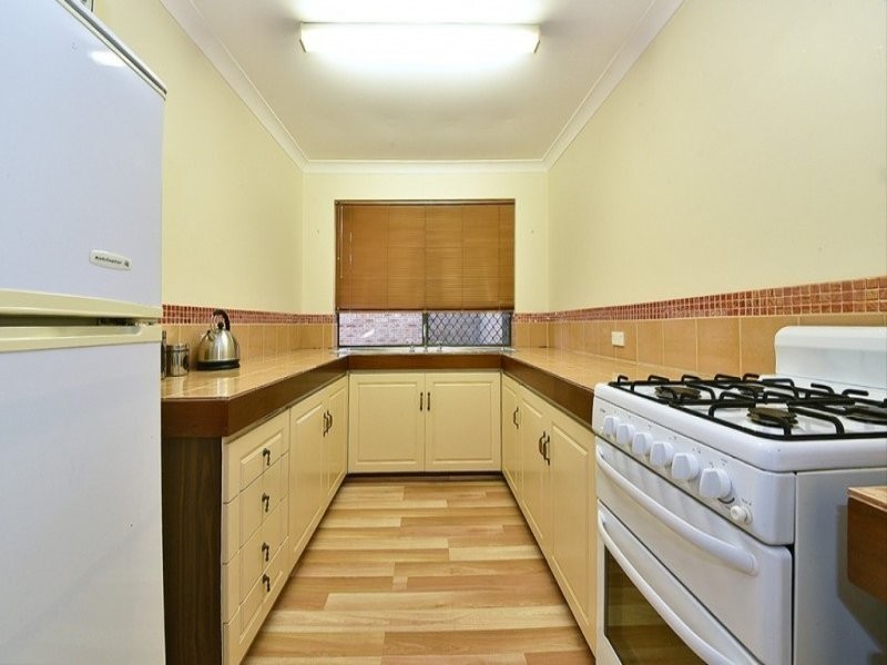 8 Towerhill Road, Alexander Heights WA 6064