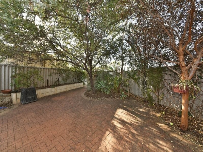 8 Towerhill Road, Alexander Heights WA 6064