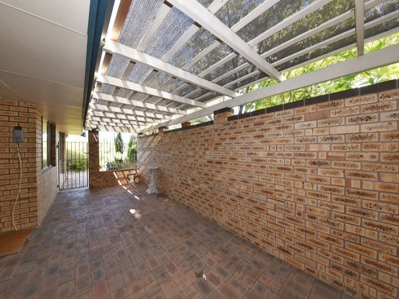 8 Towerhill Road, Alexander Heights WA 6064