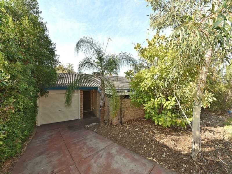 8 Towerhill Road, Alexander Heights WA 6064