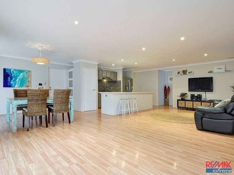 15 Salzburg Way, Wanneroo WA 6065