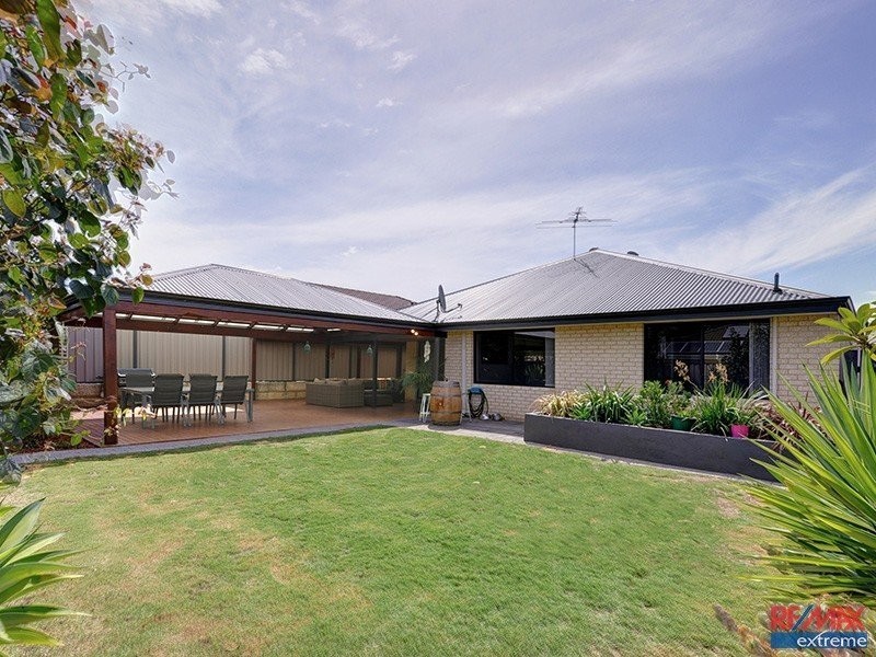 15 Salzburg Way, Wanneroo WA 6065