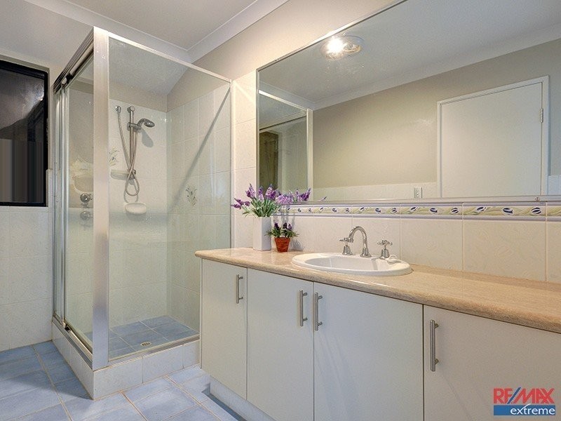 122 Manchester Drive, Hocking WA 6065