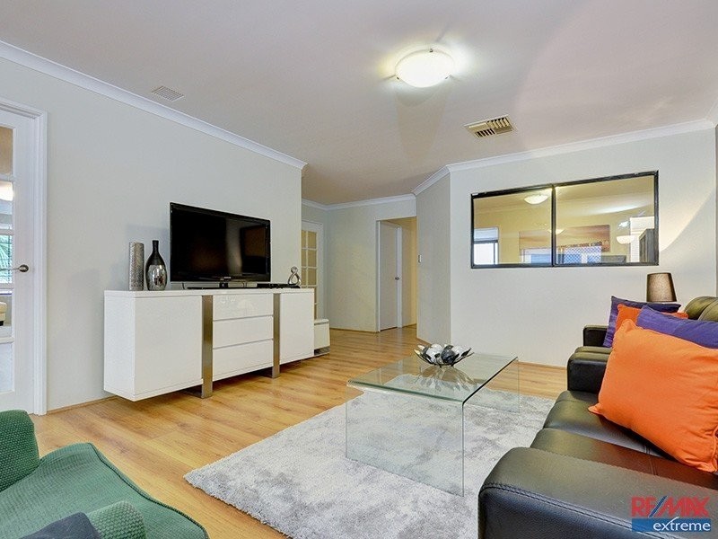 122 Manchester Drive, Hocking WA 6065