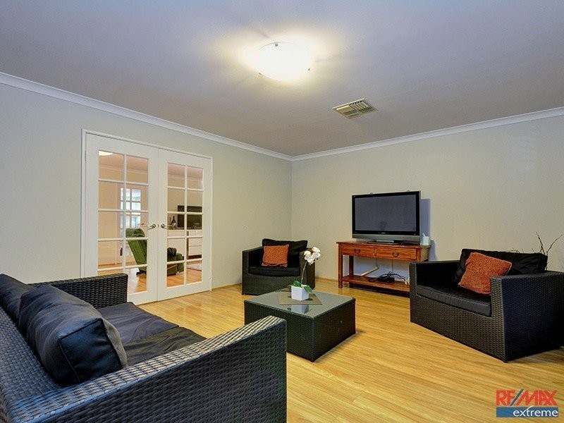 122 Manchester Drive, Hocking WA 6065