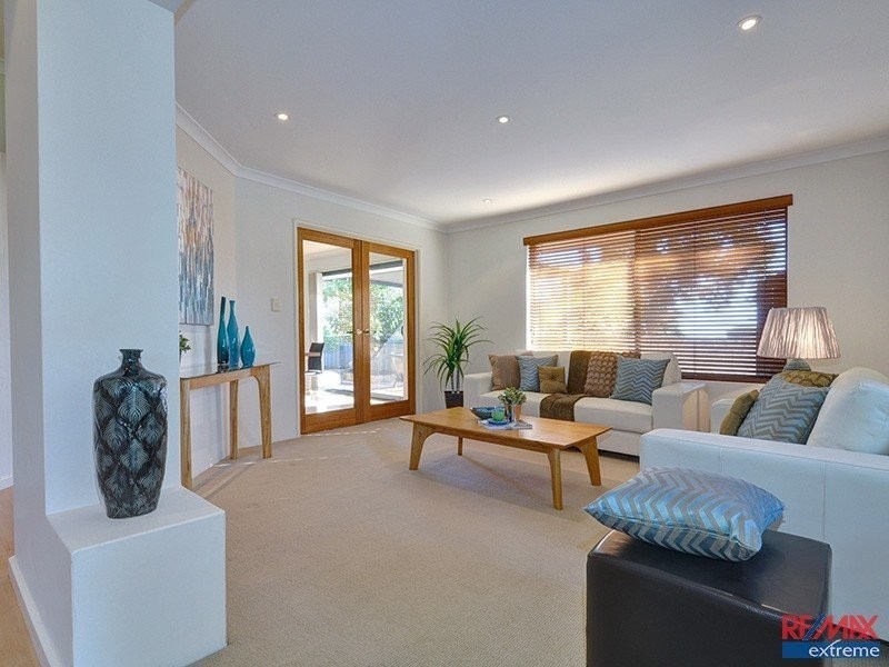 86 Willespie Drive, Pearsall WA 6065