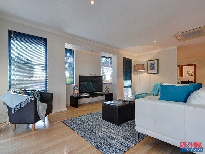 86 Willespie Drive, Pearsall WA 6065