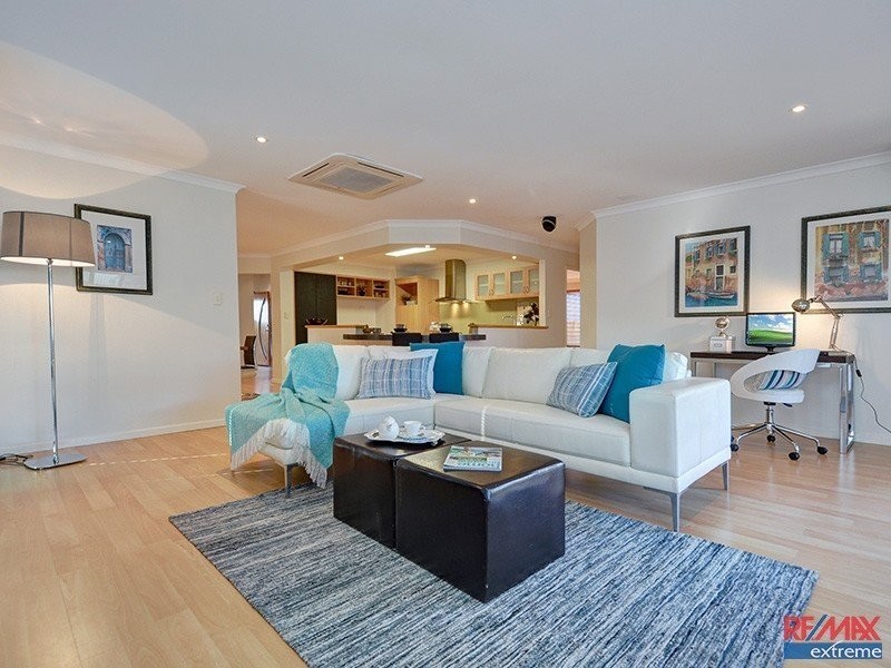 86 Willespie Drive, Pearsall WA 6065