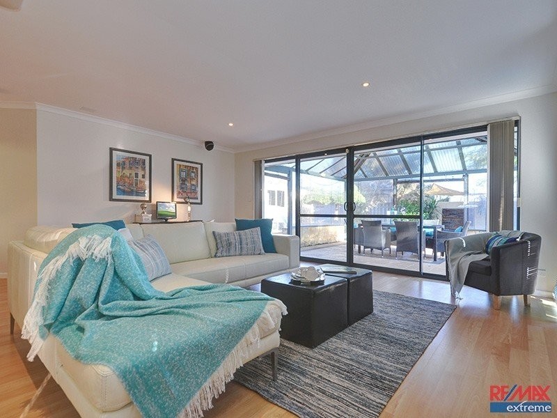 86 Willespie Drive, Pearsall WA 6065