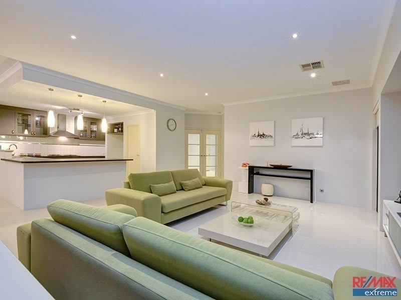 9 St Louis Avenue, Hocking WA 6065