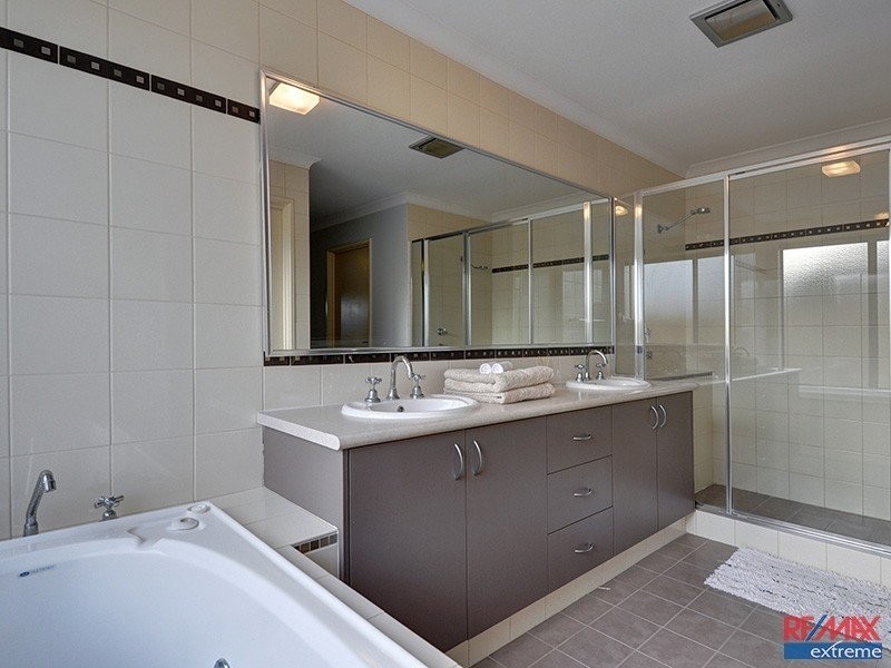 9 St Louis Avenue, Hocking WA 6065