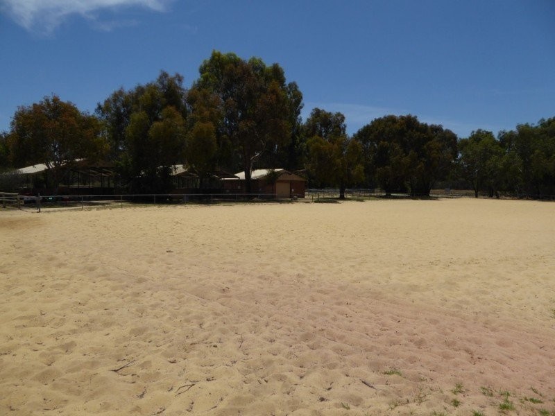 416 Rowley Road, Wandi WA 6167