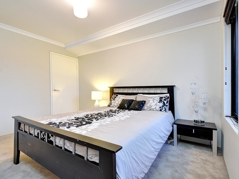 21 Alandale Bend, Banksia Grove WA 6031