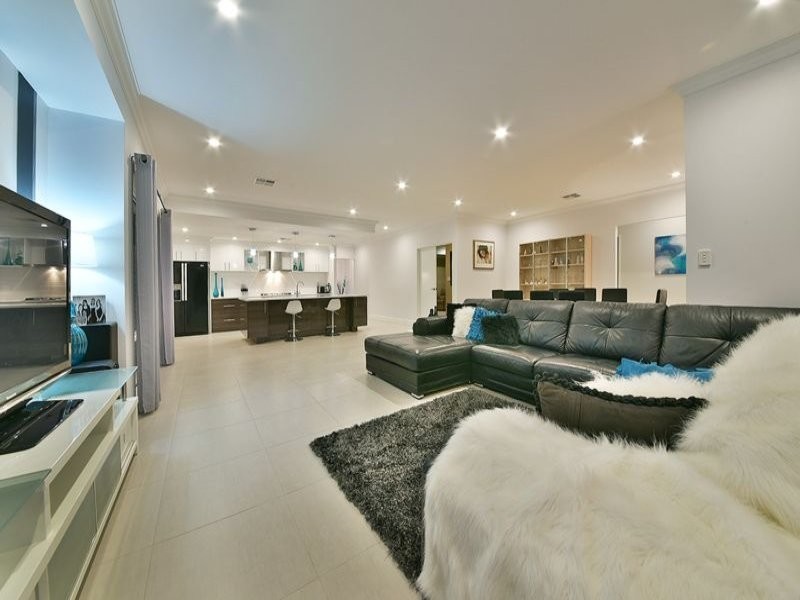 9 Fuchsia Street, Carramar WA 6031