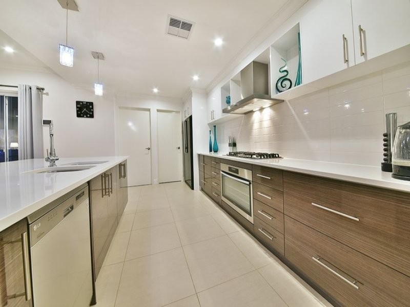 9 Fuchsia Street, Carramar WA 6031