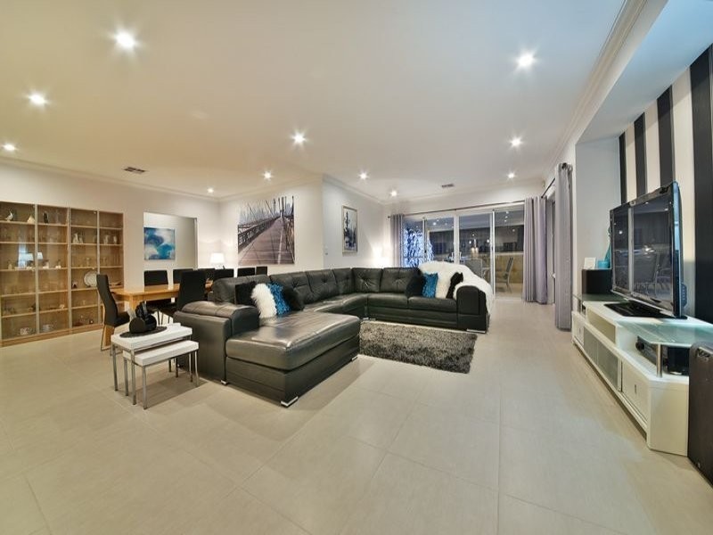 9 Fuchsia Street, Carramar WA 6031