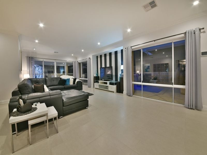 9 Fuchsia Street, Carramar WA 6031