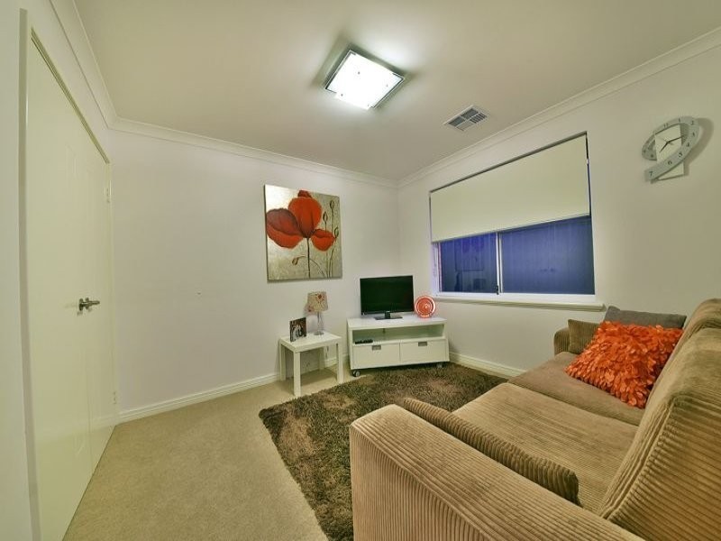 9 Fuchsia Street, Carramar WA 6031