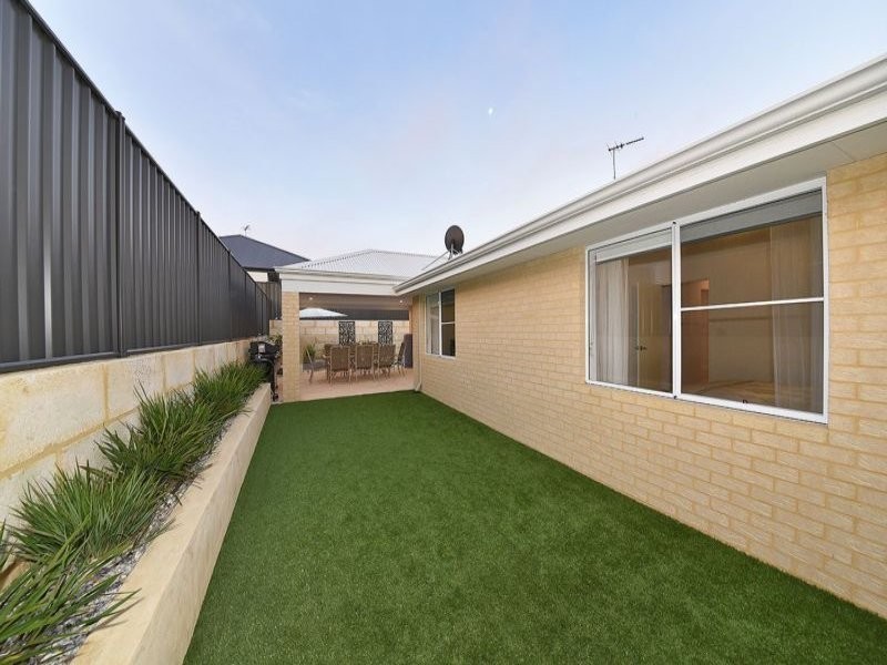 9 Fuchsia Street, Carramar WA 6031