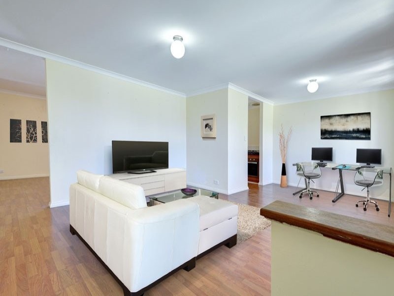 6 Gardneri Way, Banksia Grove WA 6031