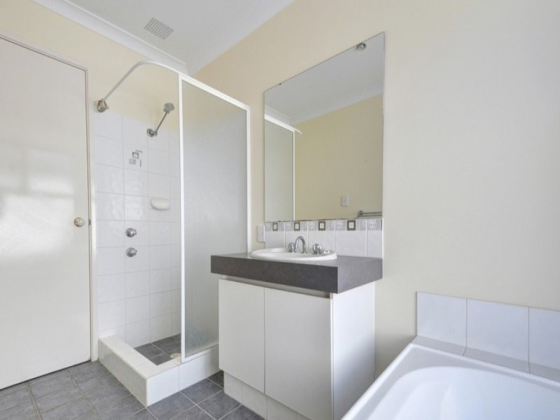 6 Gardneri Way, Banksia Grove WA 6031