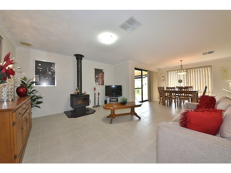 4 Archimedes Crescent, Tapping WA 6065